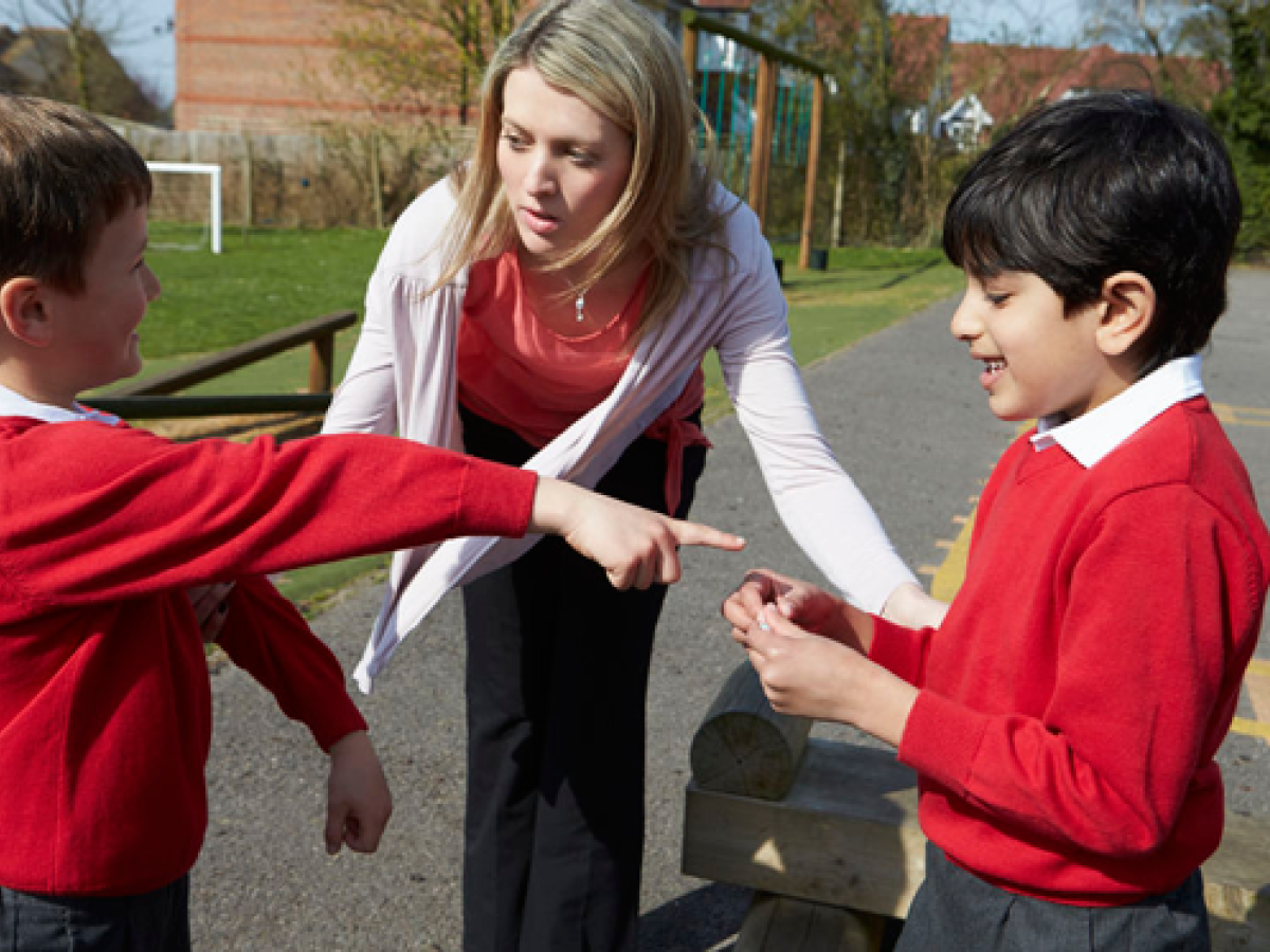 Safeguarding issues when working with children or vulnerable adults Safeguarding issues when working with children or vulnerable adults