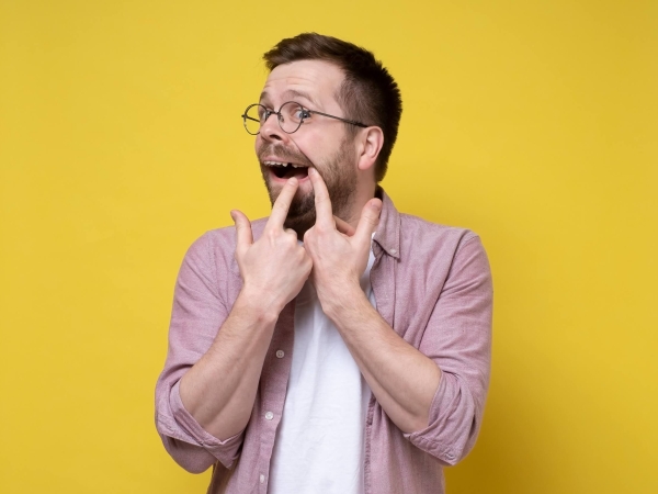 Man with broken teeth