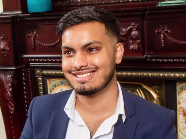 ali-sultan-qualifies-as-employment-law-solicitor-winston-solicitors